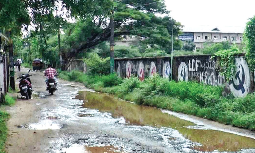 ഹിളർപള്ളി റോഡ് പൊട്ടിപ്പൊളിഞ്ഞ് ഗതാഗതം ദുസ്സഹമായി