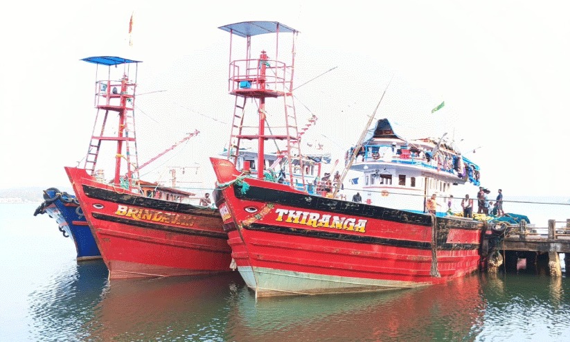 അനധികൃത മത്സ്യബന്ധനം നടത്തിയ കർണാടക ബോട്ടുകൾക്ക് അഞ്ചു ലക്ഷം രൂപ പിഴ