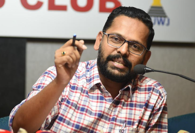 ആ​ദ്യം ഇ.​പി.​ജ​യ​രാ​ജ​ന്‍റെ പു​സ്ത​കം പു​റ​ത്തു​വ​ര​ട്ടെ , പിന്നീട് പ്ര​തി​ക​രി​ക്കാം ; പി.​സ​രി​ന്‍