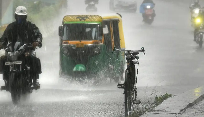 സംസ്ഥാനത്ത് ഇ​ടി​യോ​ടു കൂ​ടി​യ മ​ഴ​യ്ക്ക് സാ​ധ്യ​ത