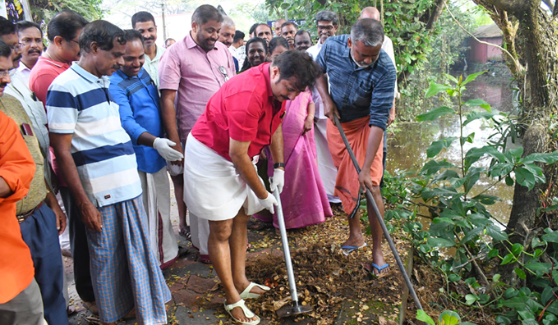 നാട്ടിൻപുറത്തുകാരനായി മുണ്ട് മടക്കിയുടുത്ത് മന്ത്രി പി പ്രസാദ് ; കൂടെ നാട്ടുകാരും