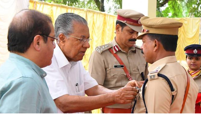 ഫയർ സർവീസ് മെഡൽ വിതരണവും ആധുനിക ഉപകരണങ്ങളുടെ പ്രവർത്തന ഉദ്ഘാടനവും മുഖ്യമന്ത്രി നിര്‍വഹിച്ചു