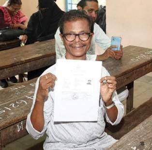 സാക്ഷരതാ മിഷന്റെ ഏഴാംക്ലാസ് തുല്യതാ പരീക്ഷയില്‍ വിജയം നേടിയെടുത്ത് നടൻ ഇന്ദ്രൻസ്