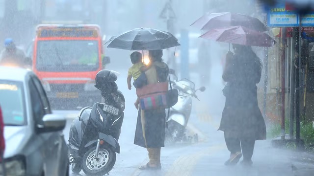 4 മണിക്കൂറിൽ പെയ്തത് 99 എംഎം മഴ; വരും മണിക്കൂറിലും മഴ തുടരും