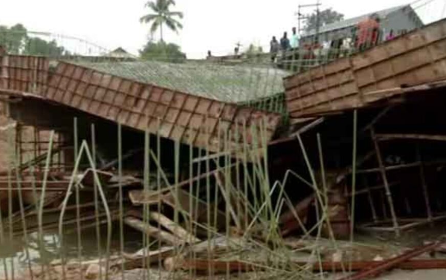 കൊല്ലം അയത്തിലിൽ നിർമാണത്തിലിരുന്ന പാലം തകർന്നു