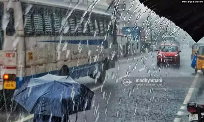 ഇന്ന് ശക്തമായ മഴക്ക് സാധ്യത; നാല് ജില്ലകൾക്ക് ഓറഞ്ച് അലർട്ട്