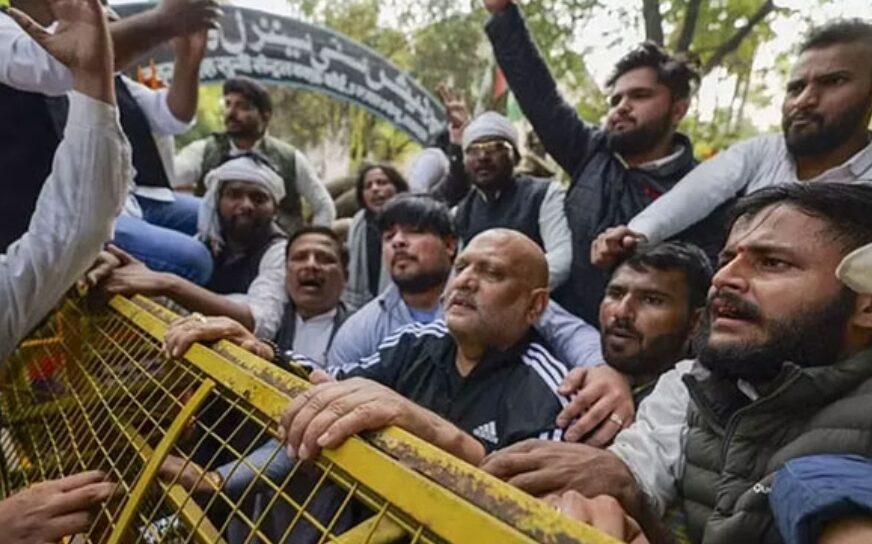 നിയമസഭാ പ്രതിഷേധത്തിനിടെ കോൺഗ്രസ് പ്രവർത്തകന് ദാരുണാന്ത്യം