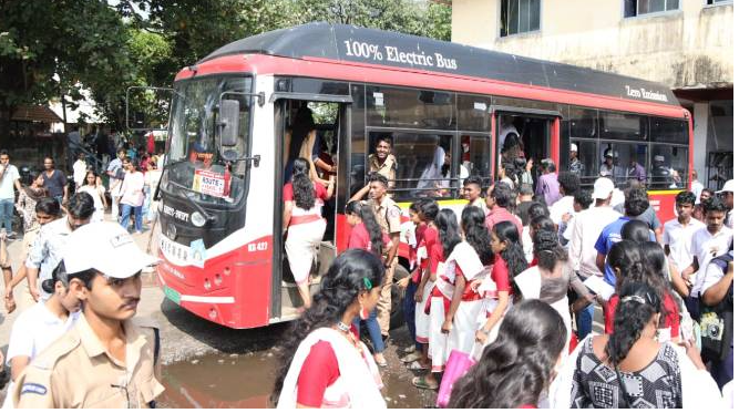 കലോത്സവത്തിന് സൗജന്യ സർവീസുമായി കെ എസ് ആർ ടി സി