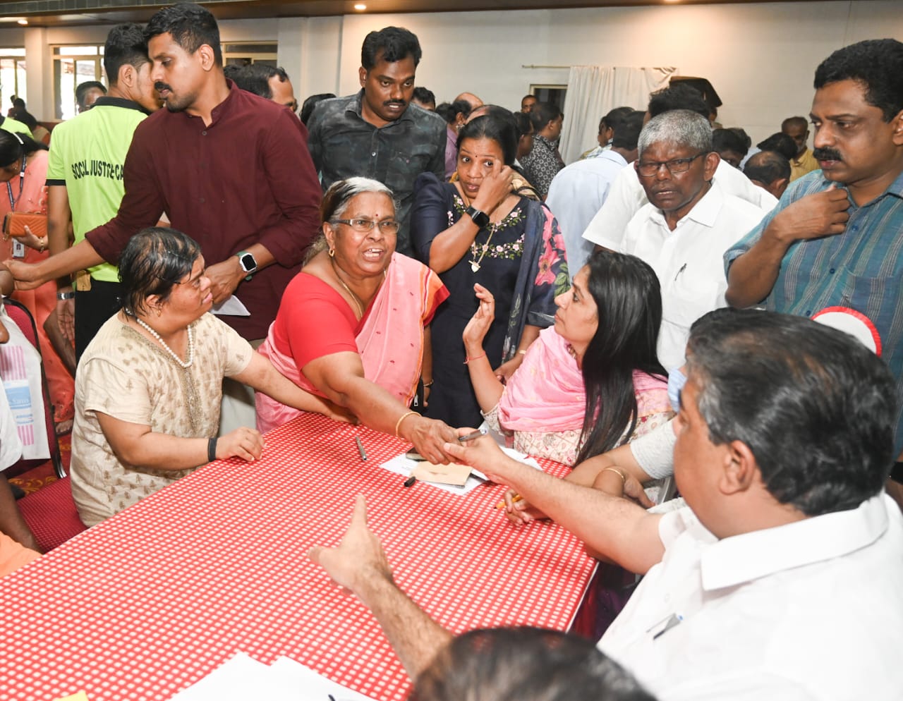 ഡൌൺ സിൻഡ്രോം ബാധിതയായ നീതുവിന് ചികിത്സ സഹായം