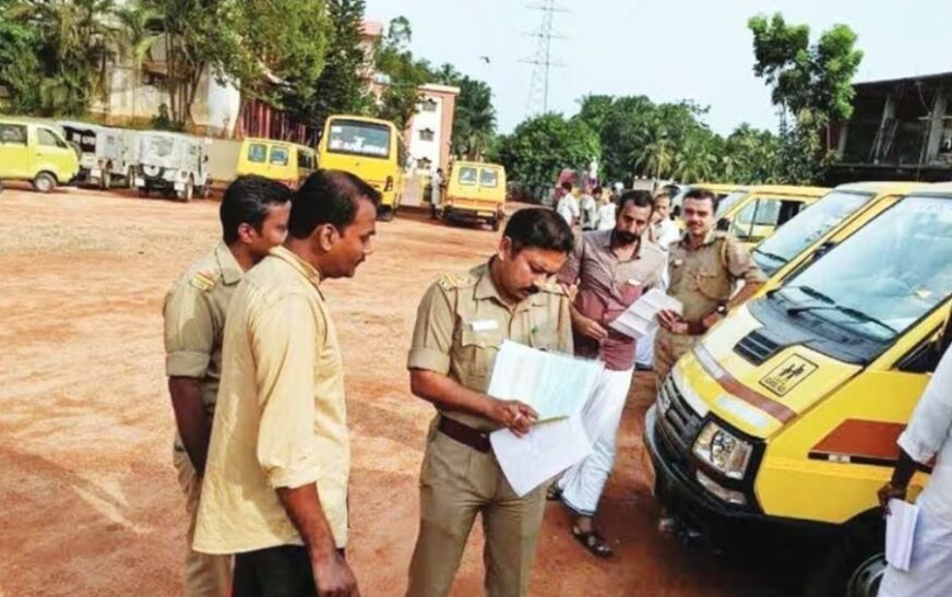 കൊല്ലത്ത് സ്കൂൾ വാഹനങ്ങളിൽ മിന്നൽ പരിശോധനയുമായി പോലീസ്