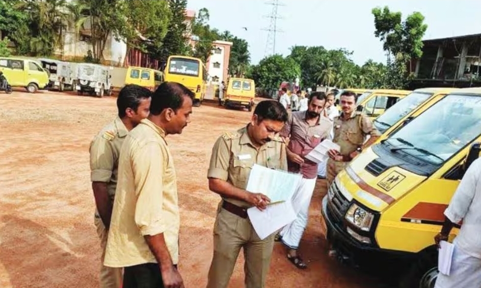 കൊല്ലത്ത് സ്കൂൾ വാഹനങ്ങളിൽ മിന്നൽ പരിശോധനയുമായി പോലീസ്