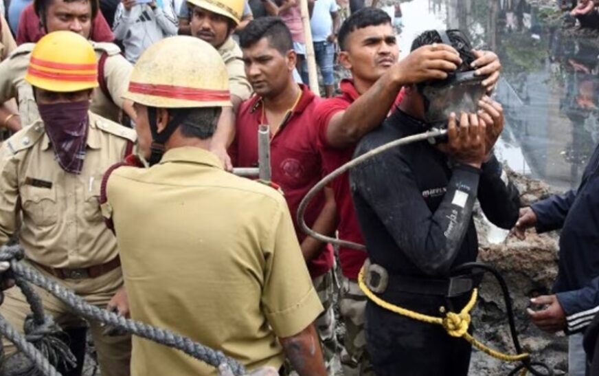 കൊൽക്കത്തയിൽ അഴുക്കുചാൽ വൃത്തിയാക്കുന്നതിനിടെ മൂന്ന് തൊഴിലാളികൾ മരിച്ചു