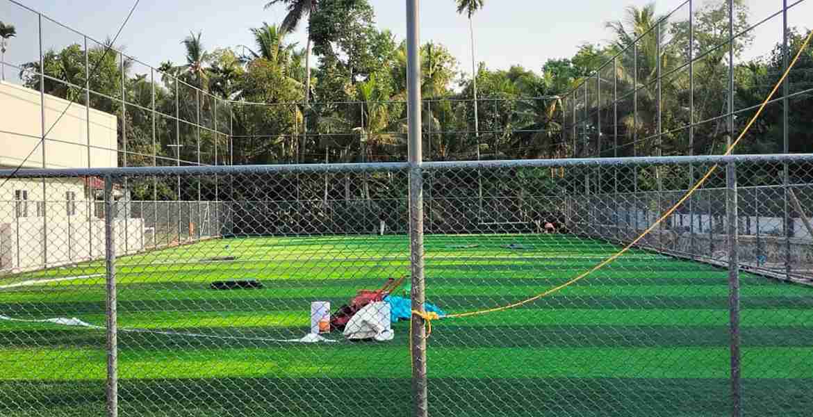 ഉദയനാപുരത്ത് കളിക്കളമായി; അക്കരപ്പാടം സ്‌കൂളിൽ ടർഫ് പൂർത്തിയാകുന്നു