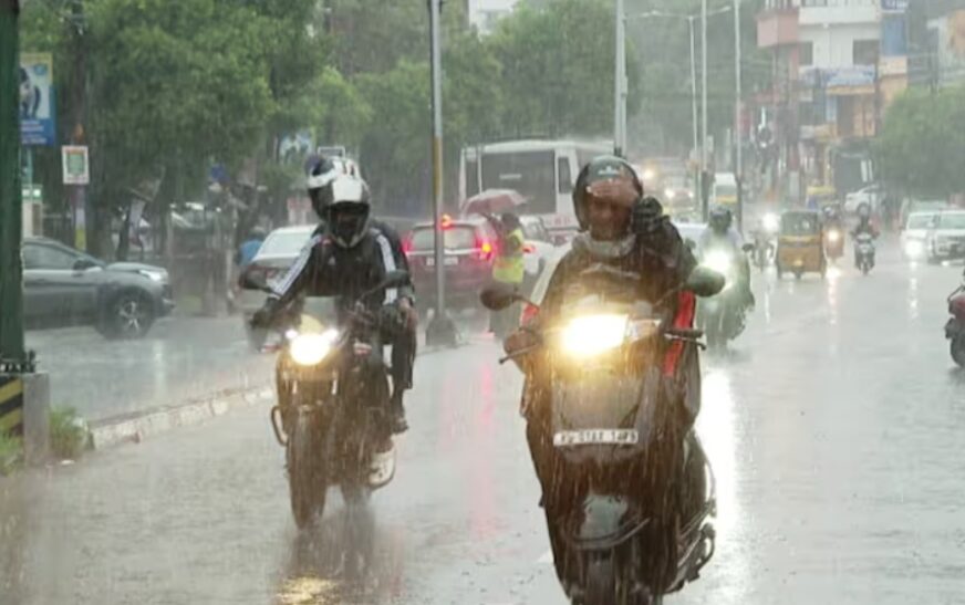 ഏഴ് ജില്ലകളില്‍ ശക്തമായ മഴയ്ക്ക് സാധ്യത; യെല്ലോ അലര്‍ട്ട്‌ പ്രഖ്യാപിച്ചു