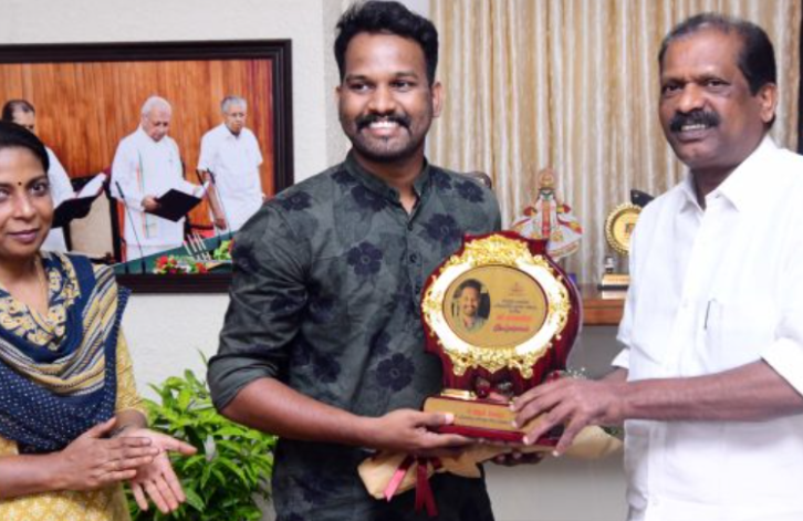 ലക്ഷ്യ സ്കോളർഷിപ്പിലൂടെ സിവിൽ സർവീസ് വിജയം ; ജി. കിരണിന് മന്ത്രിയുടെ ആദരം