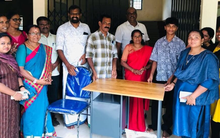 പട്ടികജാതി  വിദ്യാർത്ഥികൾക്ക് പഠനോപകരണങ്ങൾ വിതരണം ചെയ്തു