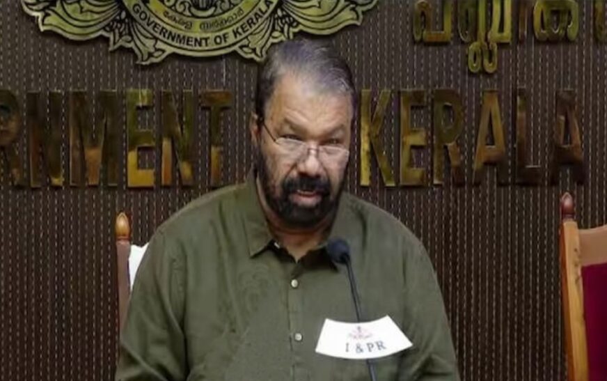 കുറഞ്ഞ വിലയിൽ ​ഗുണമേൻമയുള്ള പഠനോപകരണങ്ങൾ; സ്കൂൾ സഹകരണ സംഘങ്ങൾ വഴി വിതരണം ചെയ്യുന്നത് പരി​ഗണനയിലെന്ന് മന്ത്രി ശിവൻ കുട്ടി