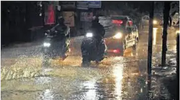 ചൂടിന് ആശ്വാസമായി മഴയെത്തുന്നു