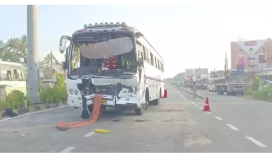 ടൂ​റി​സ്റ്റ് ബ​സ് ക​ണ്ടെ​യ്ന​ർ ലോ​റി​ക്ക് പി​ന്നി​ൽ ഇ​ടിച്ചു ; നിരവധി പേർക്ക് പ​രി​ക്ക്