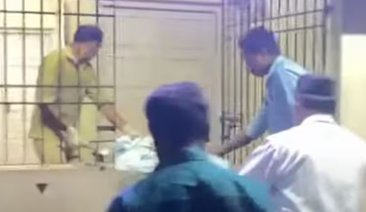 ഇടുക്കിയിൽ വീടിന് തീപിടുത്തം ; ഒരു കുടുംബത്തിലെ നാലുപേര്‍ വെന്തുമരിച്ചു