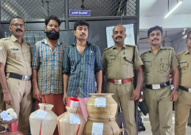 ചാരായം വാറ്റുന്നതിനിടെ രണ്ടുപേർ എക്‌സൈസ് പിടിയിൽ
