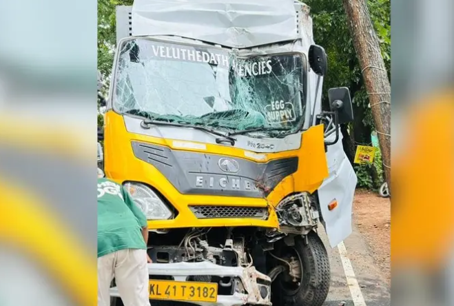 കുറ്റ്യാടിയിൽ ലോറി മരത്തിലിടിച്ച് രണ്ടുപേർക്ക് പരിക്ക്