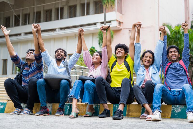 എ​സ്.​എ​സ്.​എ​ല്‍.​സി പ​രീ​ക്ഷ​യി​ല്‍ യു.​എ.​ഇ​യി​ലെ സ്കൂ​ളു​ക​ള്‍ക്ക് മി​ക​ച്ച വി​ജ​യം