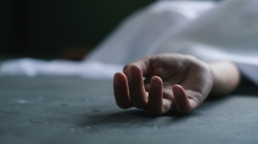 ക​നാ​ലി​ലേ​ക്ക് ചാ​ടി​യ യു​വ​തി​യെ ര​ക്ഷി​ക്കാ​ൻ ശ്ര​മി​ച്ച പോ​ലീ​സു​കാ​ര​ൻ മ​രി​ച്ചു