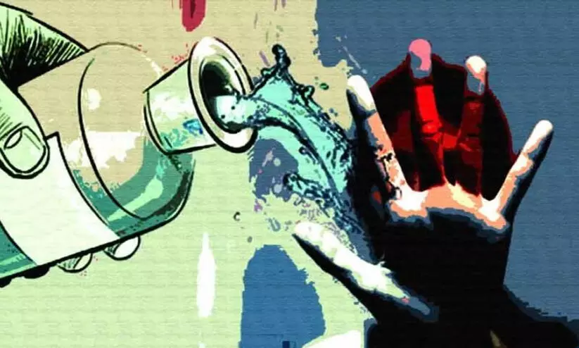 കലഞ്ഞൂരിൽ അജ്ഞാതന്റെ ആസിഡ് ആക്രമണത്തിൽ വ്യാപാരിക്ക്‌ പരിക്ക്