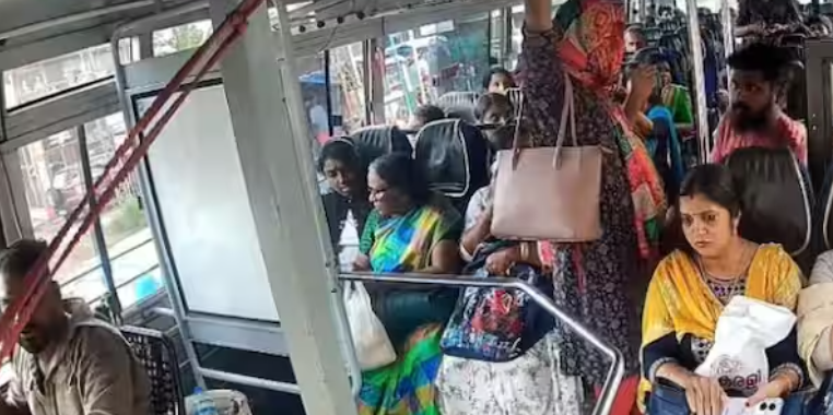സ്വ​കാ​ര്യ ബ​സി​ൽ അ​തി​ക്ര​മി​ച്ച് ക​യ​റി ഡ്രൈ​വ​റെ ഹെ​ൽ​മ​റ്റ് കൊ​ണ്ട് അ​ടി​ച്ചു