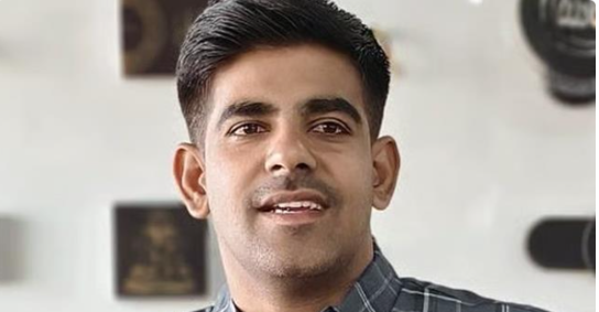 മു​ഖ്യ​മ​ന്ത്രി​യു​ടെ ഫ്‌​ള​ക്‌​സ് കീ​റി; യൂ​ത്ത് കോ​ണ്‍​ഗ്ര​സ് നേ​താ​വ് അ​റ​സ്റ്റി​ല്‍