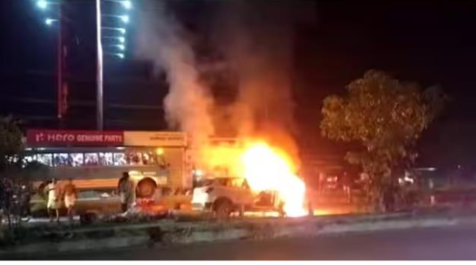 ദേ​ശീ​യ​പാ​ത​യി​ൽ ഓ​ടി​ക്കൊ​ണ്ടി​രു​ന്ന കാ​ർ ക​ത്തി​ന​ശി​ച്ചു