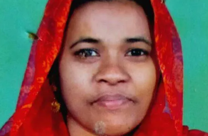അയൽ വീട്ടിൽ കയറി സ്വർണം കവർന്നു ; പ്രതിയായ യുവതി കീഴടങ്ങി