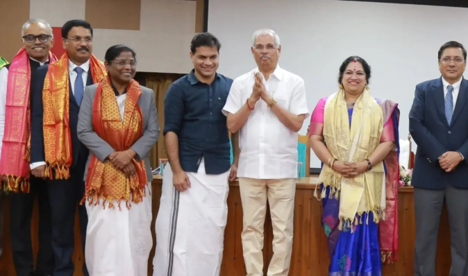 കോടതികളിൽ കേസുകൾ കെട്ടിക്കിടക്കുന്ന അവസ്ഥക്ക് ശാശ്വത പരിഹാരം കാണണം ; ഗവർണർ
