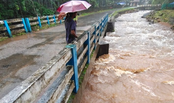 സംസ്ഥാനത്ത് വിവിധ ജില്ലകളിൽ പ്രളയ സാധ്യത മുന്നറിയിപ്പ്