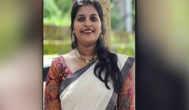 വീട്ടുമുറ്റത്ത് നിന്ന യുവതി പാമ്പ് കടിയേറ്റു മരിച്ചു