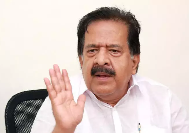 ഷൗ​ക്ക​ത്ത് പാ​ലം വ​ലി​ച്ചെ​ന്ന​ത് സി​പി​എ​മ്മി​ന്‍റെ ക​ള്ള​പ്ര​ചാ​ര​ണം ; ര​മേ​ശ് ചെ​ന്നി​ത്ത​ല