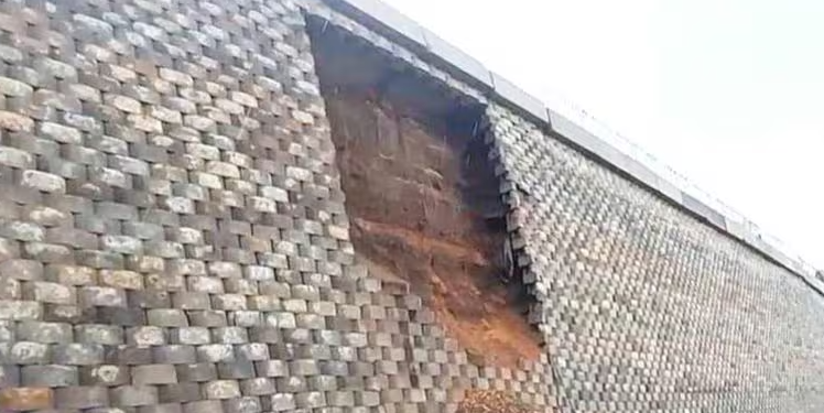 കനത്ത മഴ ; കൂരിയാട് ദേശീയപാത വീണ്ടും ഇടിഞ്ഞുവീണു