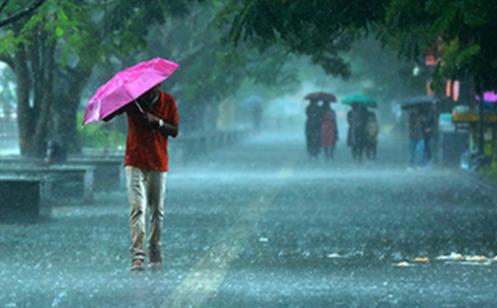 സം​സ്ഥാ​ന​ത്ത് അ​തി​തീ​വ്ര മ​ഴ ; താ​ഴ്ന്ന പ്ര​ദേ​ശ​ങ്ങ​ളി​ൽ വെ​ള്ളം ക​യ​റി