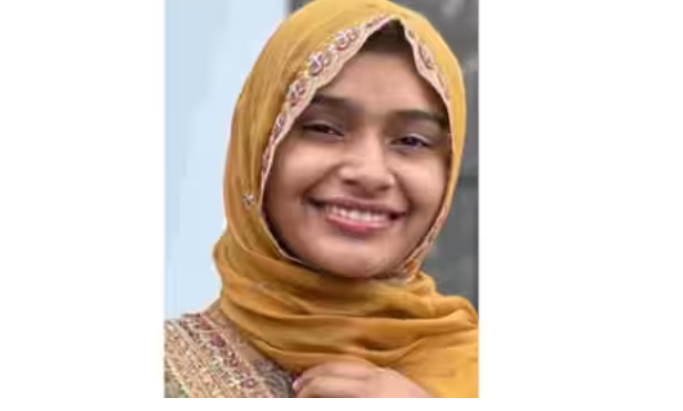 റോഡരികില്‍ നിന്ന വിദ്യാർത്ഥിനി ജീപ്പിടിച്ച് മരിച്ചു