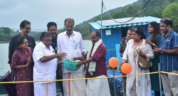 നെയ്യാർഡാം റിസർവോയറിലെ കൂട് മത്സ്യകൃഷി വിളവെടുപ്പ് നടത്തി