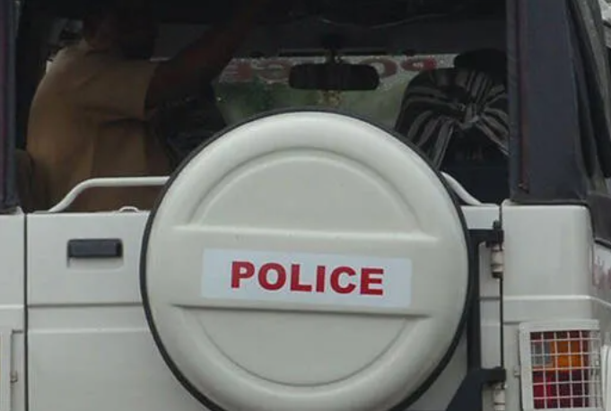 വ​ട​ക​ര​യി​ൽ മൂ​ന്ന് പേ​ർ​ക്ക് കു​ത്തേ​റ്റു ; അ​യ​ൽ​വാ​സി ക​സ്റ്റ​ഡി​യിൽ