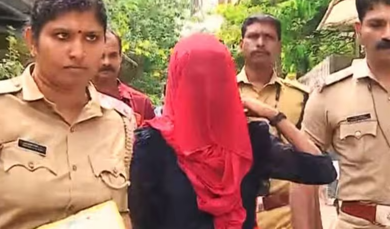 വ്യാജ ഹാൾടിക്കറ്റ് ഉണ്ടാക്കി നൽകി ; അക്ഷയ സെന്റർ ജീവനക്കാരി പിടിയിൽ