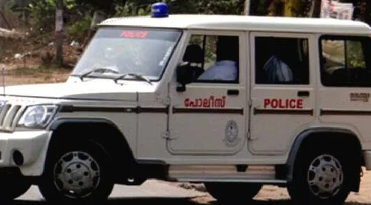  ക്ഷേ​ത്ര​ത്തി​ൽ ആ​ക്ര​മ​ണം ; എ​ട്ട് പേ​ർ പോലീസ് ക​സ്റ്റ​ഡി​യി​ൽ