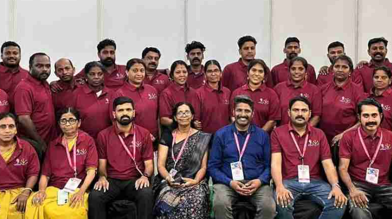 ഫുഡ്കോര്‍ട്ടില്‍ സേവനനിരതരായി ഐഫ്രം ടീം