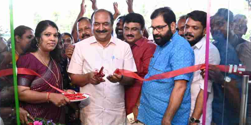 കുടുംബശ്രീ സംരംഭം കൊല്ലത്തിന്റെ മീന്‍രുചിയുമായി പ്രിമിയം കഫെ