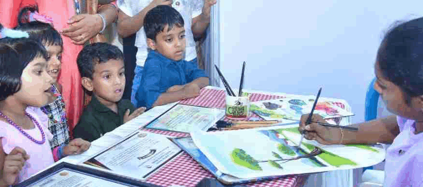 ക്രിയേറ്റീവ് കോര്‍ണറില്‍ വര്‍ണവിസ്മയം തീര്‍ത്ത് നിഹാരിക രാജ്