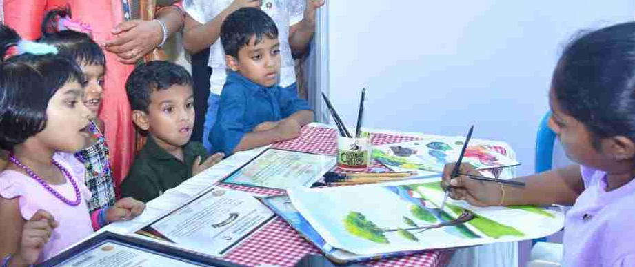 ക്രിയേറ്റീവ് കോര്‍ണറില്‍ വര്‍ണവിസ്മയം തീര്‍ത്ത് നിഹാരിക രാജ്