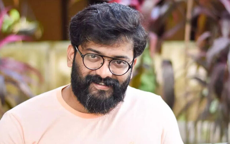 പാക് അതിര്‍ത്തിയില്‍ കുടുങ്ങി കിടക്കുന്നു; വ്യാജ വാർത്തയിൽ വ്യക്തതവരുത്തി നടന്‍ മണിക്കുട്ടന്‍