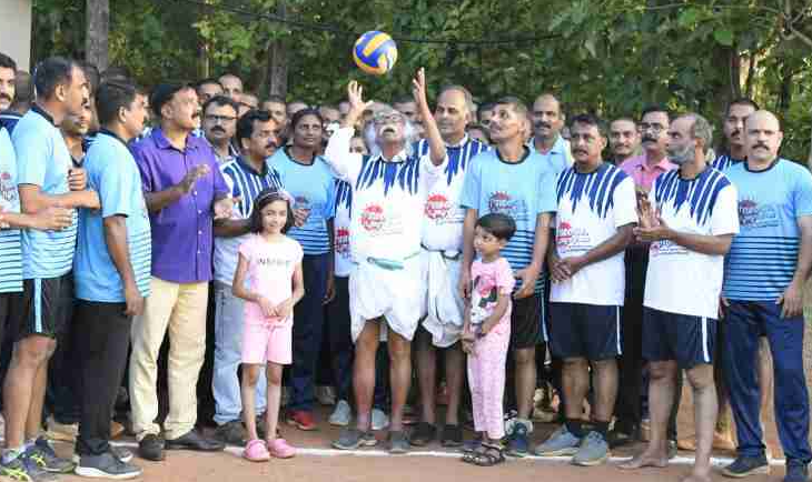 എന്റെ കേരളം: പ്രായത്തെ സ്മാഷ് ചെയ്ത് മന്ത്രി രാമചന്ദ്രന്‍ കടന്നപ്പള്ളി